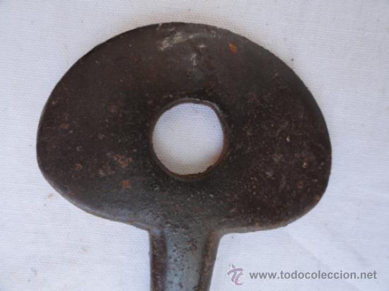 Antig&uuml;edades: ANTIGUA LLAVE DE HIERRO. - Foto 2