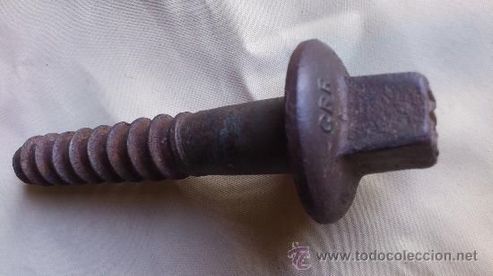 Antig&uuml;edades: TORNILLO ANTIGUO VIA FERREA - Foto 1