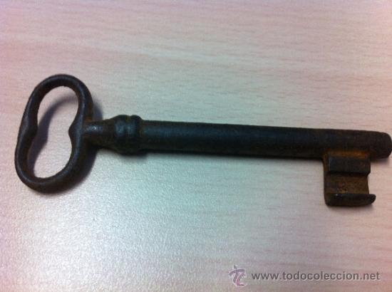 Antig&uuml;edades: ANTIGUA LLAVE DE FORJA HECHA A MANO. 12 CMS - Foto 1