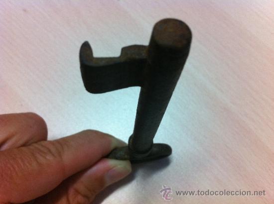 Antig&uuml;edades: ANTIGUA LLAVE DE FORJA HECHA A MANO. 12 CMS - Foto 2