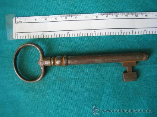 Antig&uuml;edades: Llave antigua - Foto 1