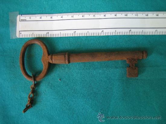 Antig&uuml;edades: Llave antigua 4 - Foto 1