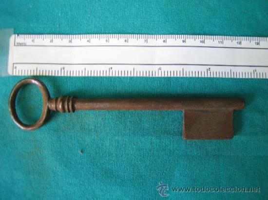 Antig&uuml;edades: Llave antigua 4 - Foto 1