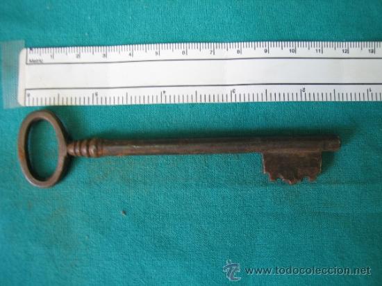 Antig&uuml;edades: Llave antigua 4 - Foto 1