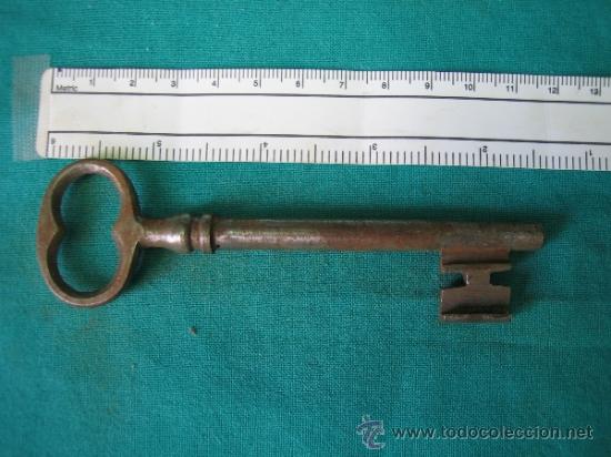 Antig&uuml;edades: Llave antigua 4 - Foto 1
