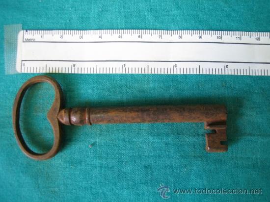 Antig&uuml;edades: Llave antigua 4 - Foto 1