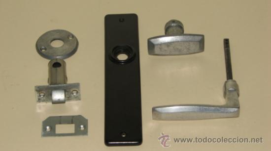 Antig&uuml;edades: ANTIGUA MANILLA Y ROSETA DE ALUMINIO - Foto 1