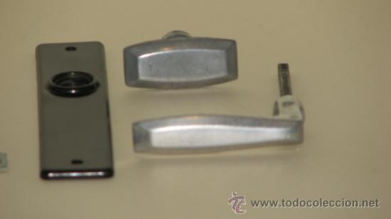 Antig&uuml;edades: ANTIGUA MANILLA Y ROSETA DE ALUMINIO - Foto 6