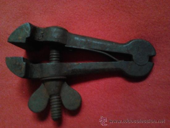 Antig&uuml;edades: ANTIGUO TORNILLO SARGENTO 13cm - Foto 2