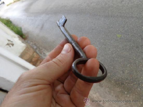 Antig&uuml;edades: LLave de forja larga maciza LL-78 - Foto 2