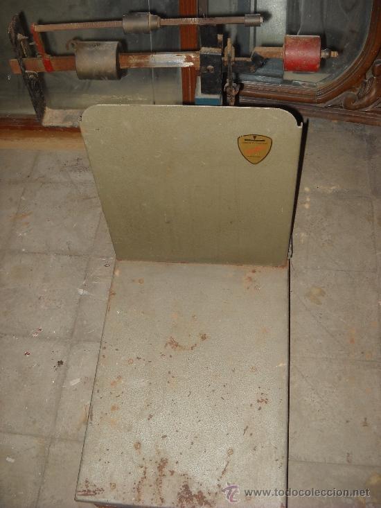 Antig&uuml;edades: Antigua b&aacute;scula de hasta 125 kg - Foto 2
