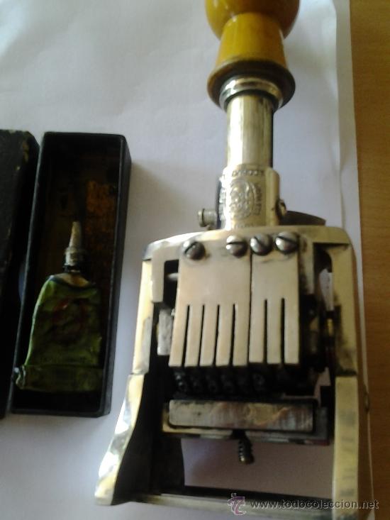Antig&uuml;edades: Antiguo sellador num&eacute;rico El casco en . Con mango de madera - Foto 4