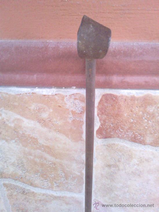 Antig&uuml;edades: antiguo pestillo de forja, - Foto 2