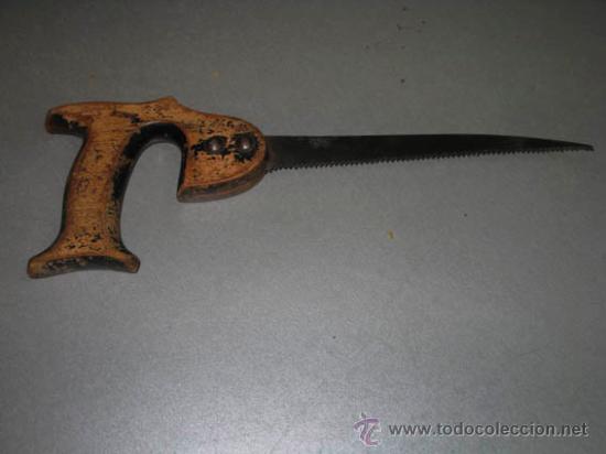 Antig&uuml;edades: Antigua y peque&ntilde;a sierra de carpintero con mango de madera. - Foto 1