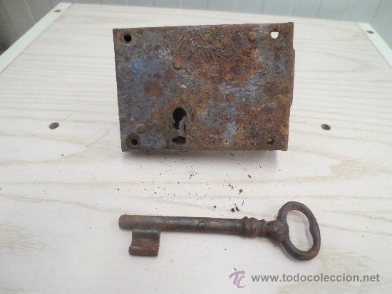 Antig&uuml;edades: ANTIGUA LLAVE Y CERRADURA - Foto 1