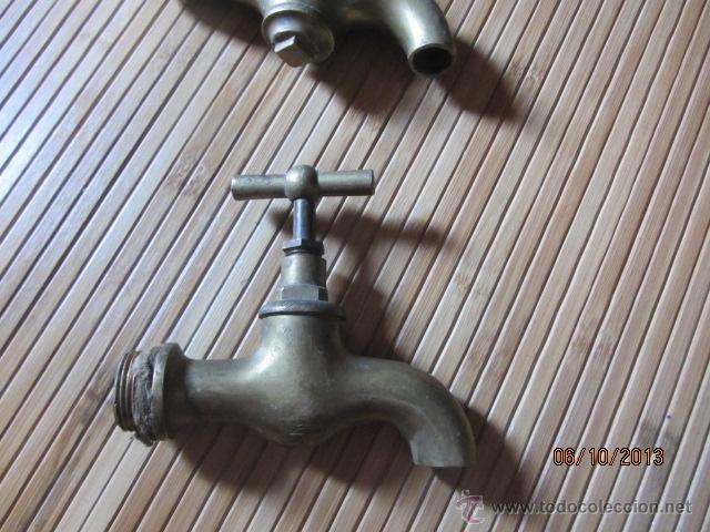 Antig&uuml;edades: Antiguo grifo, llave de metal - Foto 2