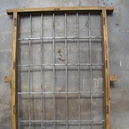 marco ventana antiguo con reja encastrada en madera alto 148 ancho 96 grueso 7