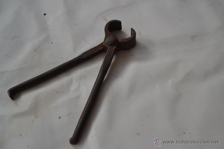 Antig&uuml;edades: Tenazas herrero - Foto 2