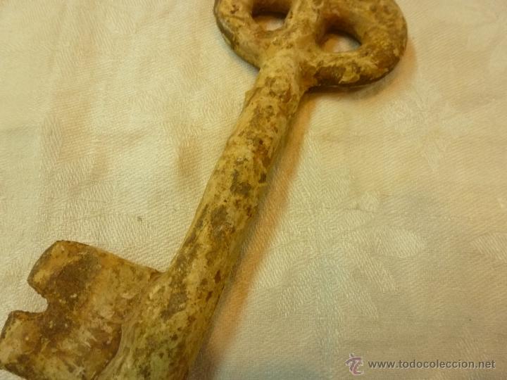 Antig&uuml;edades: gran llave de hierro - Foto 2