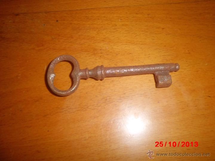 Antig&uuml;edades: LLAVE ANTIGUA DE HIERRO MACIZA - Foto 3