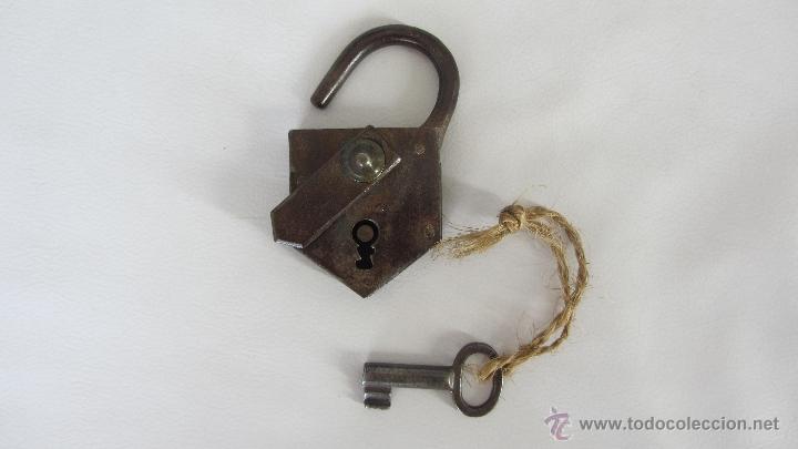Antig&uuml;edades: CANDADO DE FORJA CON LLAVE - Foto 1