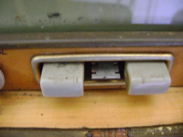 Antig&uuml;edades: Antiguo televisor Invicta, sin comprobar y sin tapa trasera - Foto 5