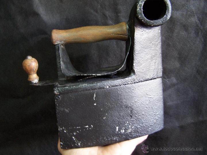 Antig&uuml;edades: Plancha de carbon muy antigua - Foto 1