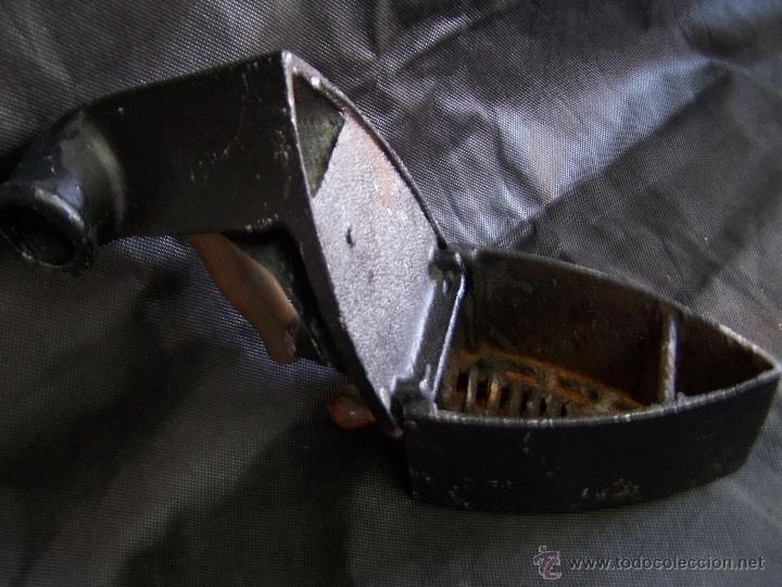Antig&uuml;edades: Plancha de carbon muy antigua - Foto 9