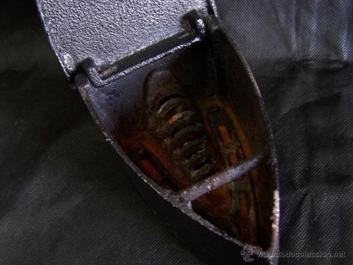 Antig&uuml;edades: Plancha de carbon muy antigua - Foto 11