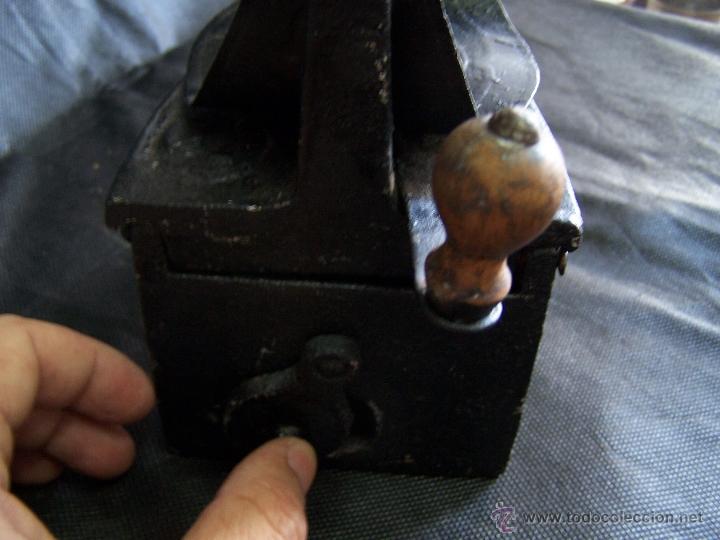 Antig&uuml;edades: Plancha de carbon muy antigua - Foto 14
