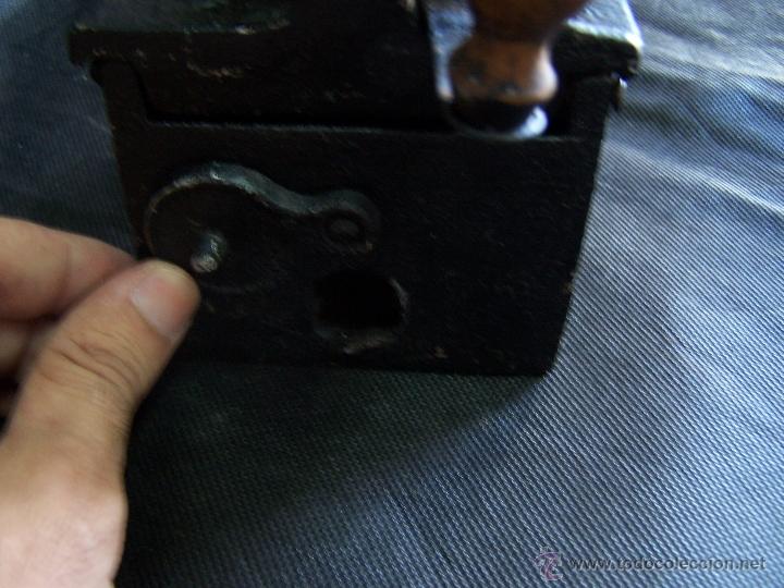 Antig&uuml;edades: Plancha de carbon muy antigua - Foto 15