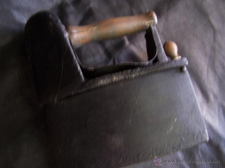 Antig&uuml;edades: Plancha de carbon muy antigua - Foto 17