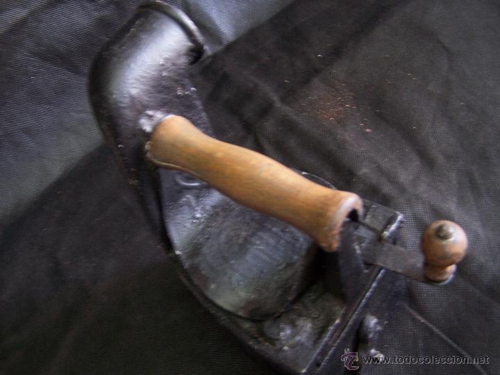 Antig&uuml;edades: Plancha de carbon muy antigua - Foto 19