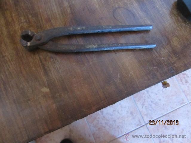 Antig&uuml;edades: Antiguas tenazas 22 cms - Foto 1