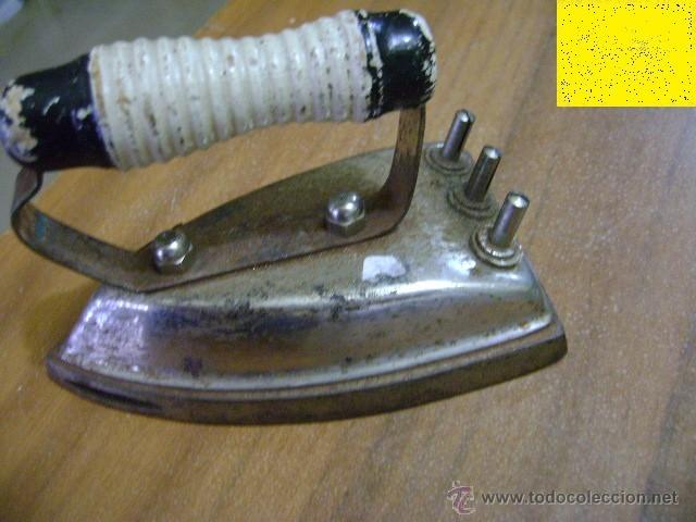 Antig&uuml;edades: Peque&ntilde;a plancha el&eacute;ctrica de 11 cm - Foto 2