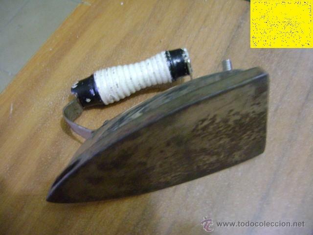 Antig&uuml;edades: Peque&ntilde;a plancha el&eacute;ctrica de 11 cm - Foto 3