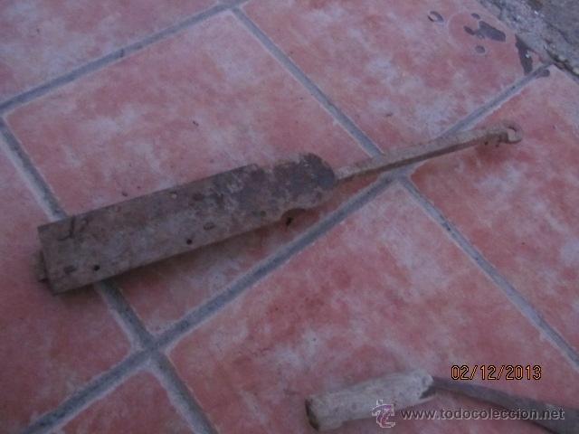 Antig&uuml;edades: antiguo y enorme pestillo - Foto 2