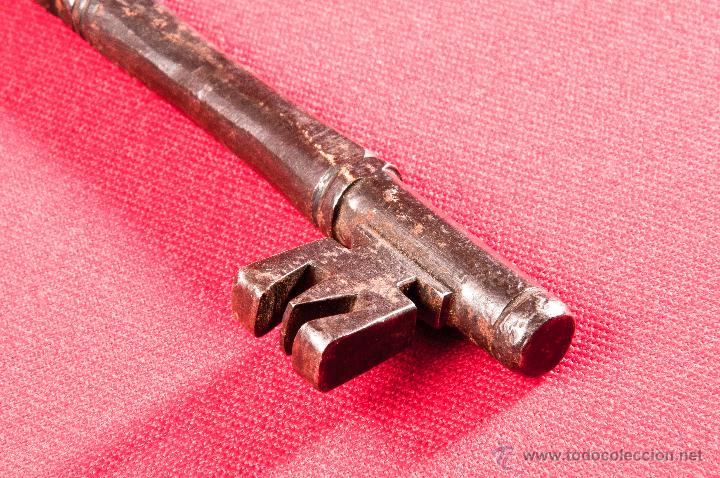 Antig&uuml;edades: LLAVE DE HIERRO FORJADO SIGLO XVIII - Foto 2