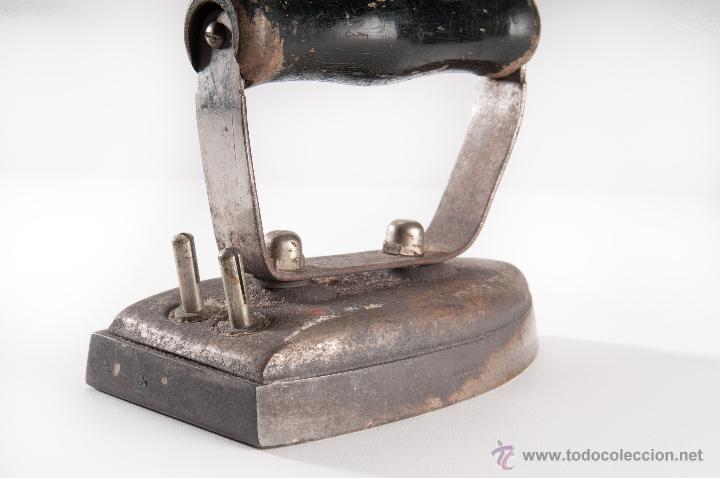 Antig&uuml;edades: ANTIGUA PLANCHA ELECTRICA - Foto 2