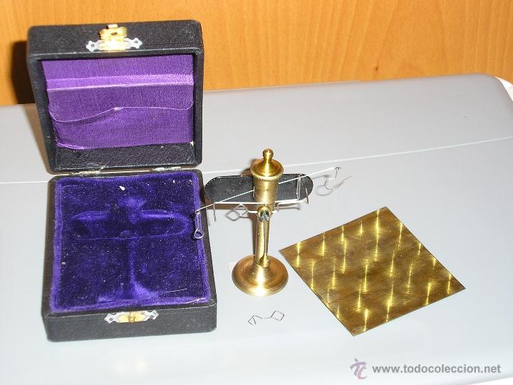 Antig&uuml;edades: ANTIGUA MINI BALANZA DE PRECISION CON SU ESTUCHE - Foto 1