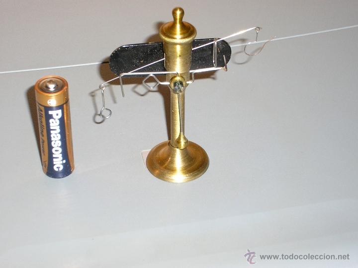 Antig&uuml;edades: ANTIGUA MINI BALANZA DE PRECISION CON SU ESTUCHE - Foto 2