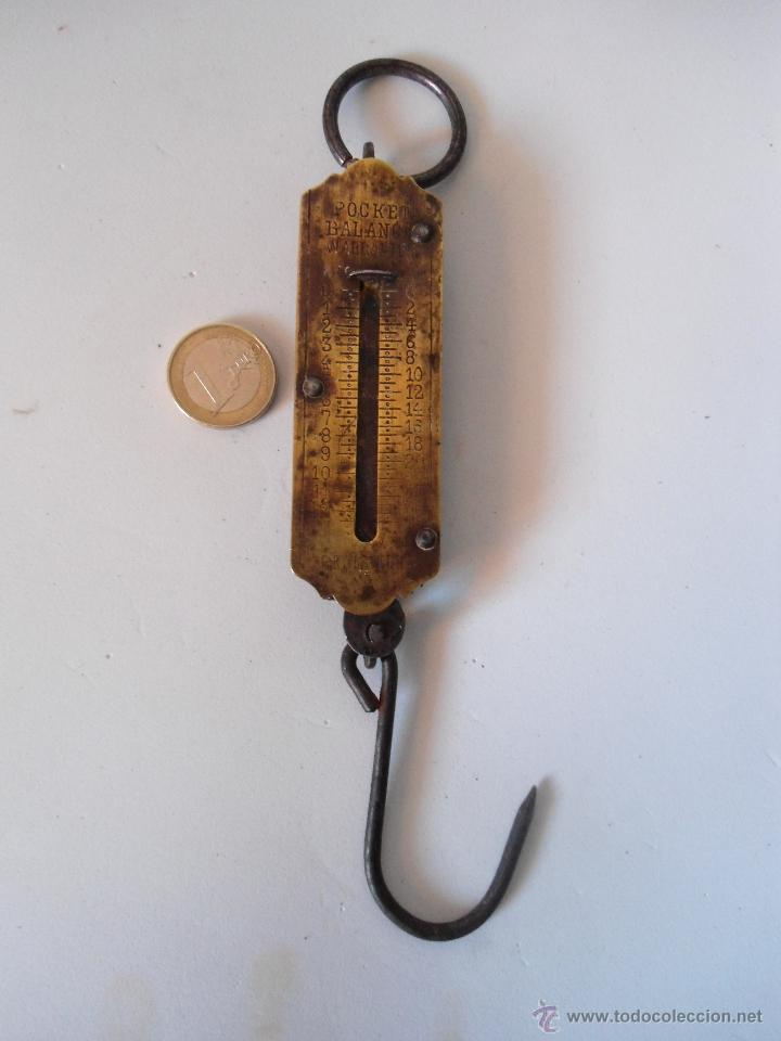 Antig&uuml;edades: ANTIGUA PEQUE&Ntilde;A BASCULA DE ALZADA MARCA POCKET - Foto 1