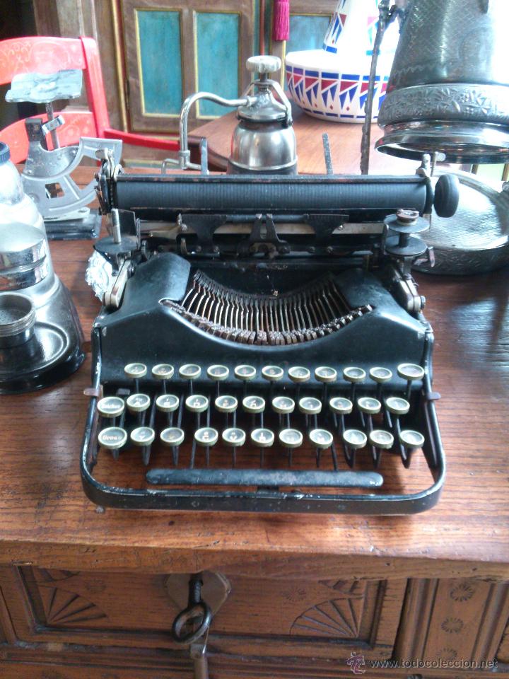 Antig&uuml;edades: M&aacute;quina de escribir - Foto 1