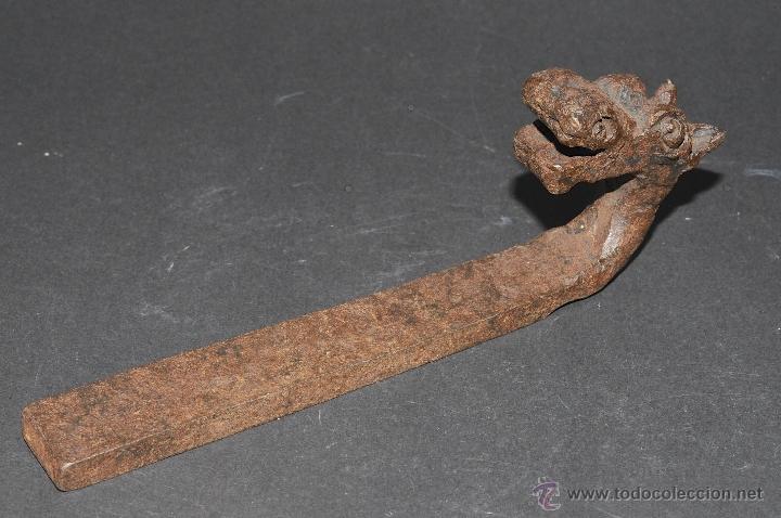 Antig&uuml;edades: CABEZA DE DRAGON EN HIERRO FORJADO - Foto 1