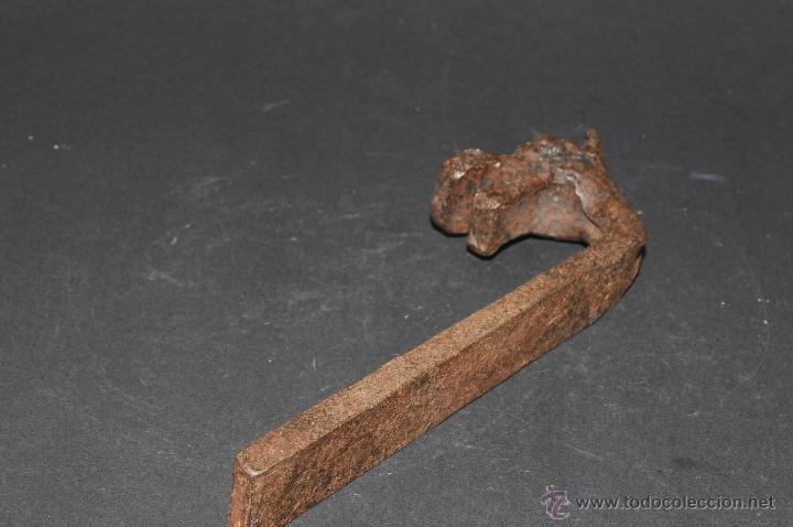 Antig&uuml;edades: CABEZA DE DRAGON EN HIERRO FORJADO - Foto 3
