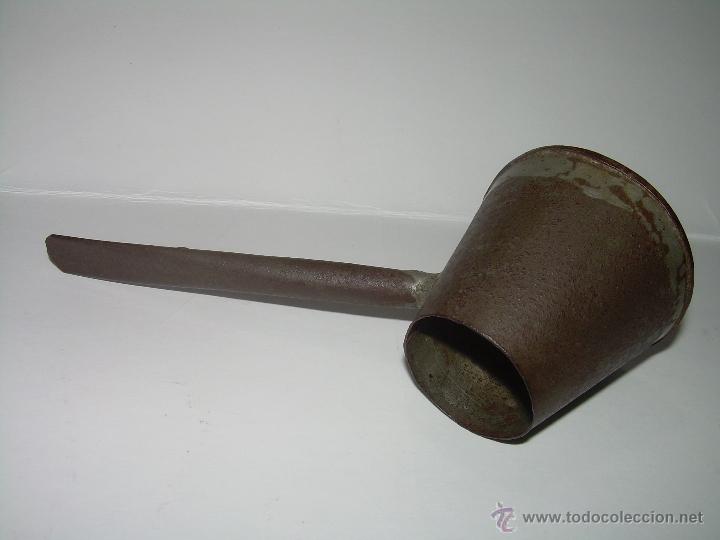 Antig&uuml;edades: ANTIGUO Y RARO RECIPIENTE DE HOJALATA. - Foto 2