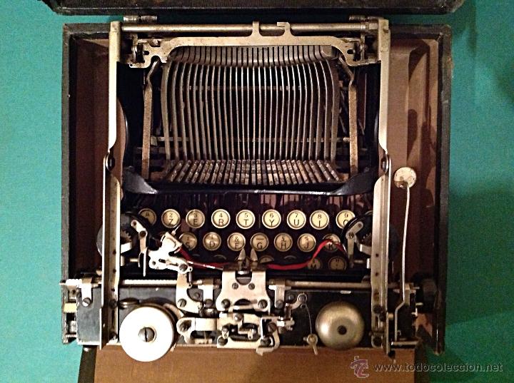 Antigüedades: Antigua Maquina de escribir/ Corona Portátil Carro Plegable Con Maletín / New York USA. Funciona - Foto 3 - 41529670
