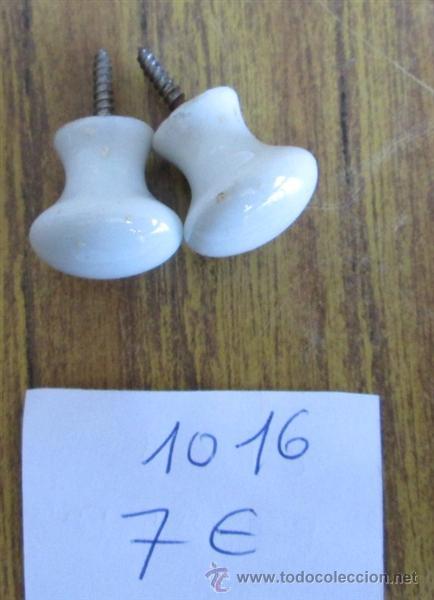 Antig&uuml;edades: DOS TIRADORES -- De ceramica - Foto 1