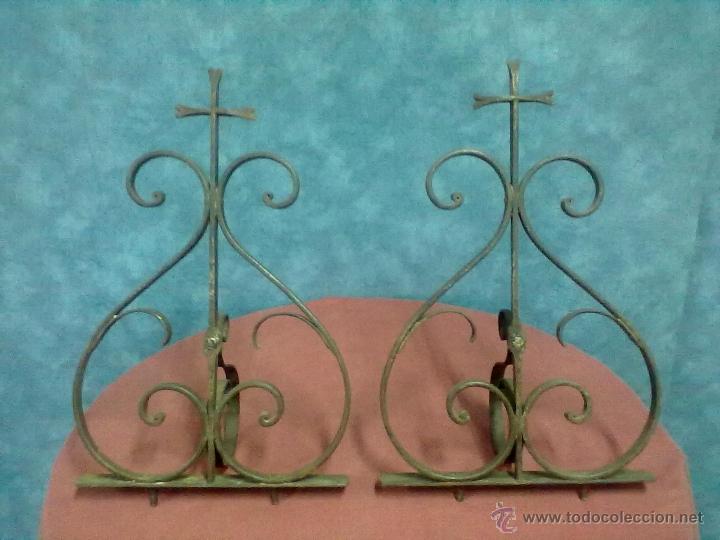 Antig&uuml;edades: PAREJA DE ATRILES HIERRO FORJADO - Foto 1