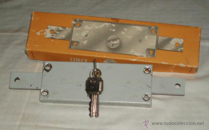 Antig&uuml;edades: cerradura transversal con su llave - Foto 1